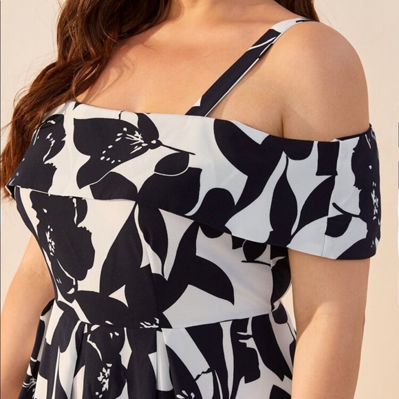 New Beautiful black and white dress - Picture 4 of 8